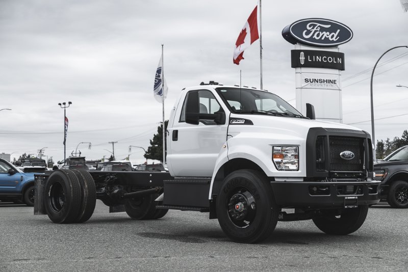 Vehicle Image 2027 Ford Super Duty F-750 Straight Frame