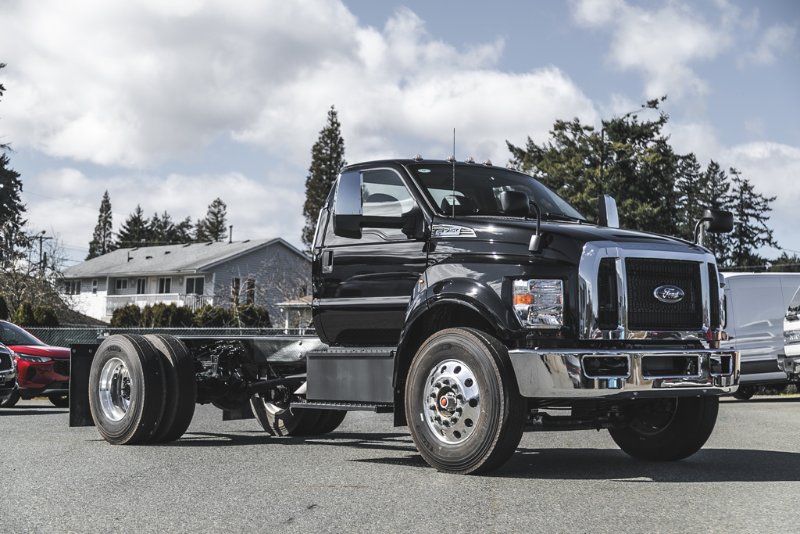 Vehicle Image 2027 Ford Super Duty F-750 Straight Frame