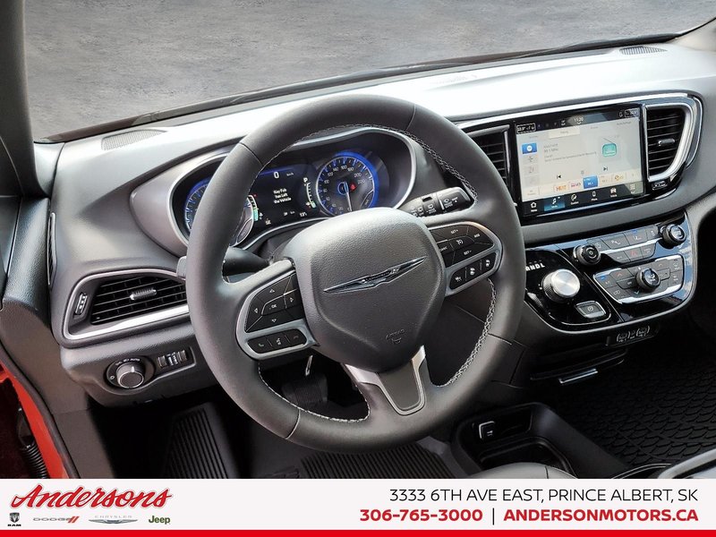 2025 Chrysler Grand Caravan SXT 3.6L Pentastar V6 / Stow ’n Go Seating / Dual Power Sliding Doors