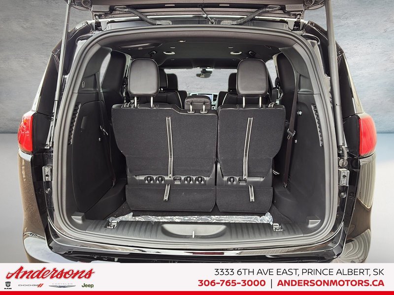 2025 Chrysler Grand Caravan SXT 3.6L Pentastar V6 / Dual Power Sliding Doors / Stow ’n Go Seating