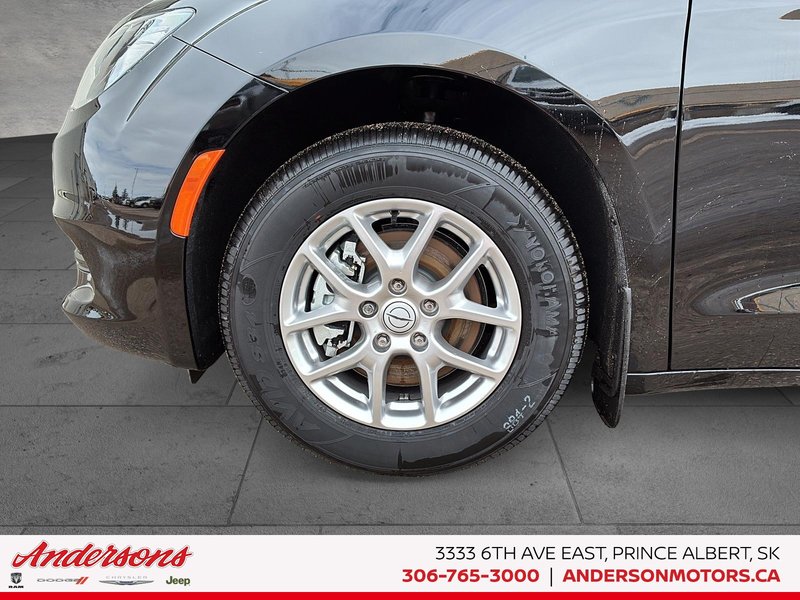 2025 Chrysler Grand Caravan SXT 3.6L Pentastar V6 / Dual Power Sliding Doors / Stow ’n Go Seating