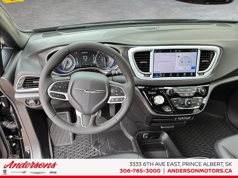 2025 Chrysler Grand Caravan SXT 3.6L Pentastar V6 / Dual Power Sliding Doors / Stow ’n Go Seating