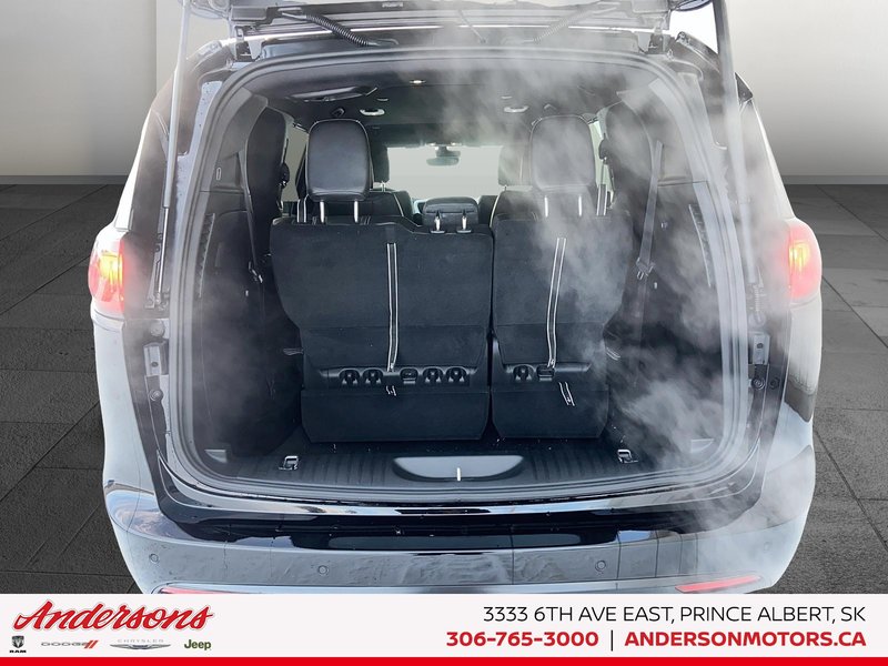 2026 Chrysler Grand Caravan SXT 3.6L Pentastar V6 / Dual Power Sliding Doors / Uconnect 5 with 10.1-inch Display