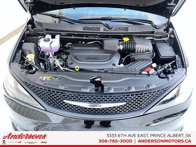 2026 Chrysler Grand Caravan SXT 3.6L Pentastar V6 / Dual Power Sliding Doors / Uconnect 5 with 10.1-inch Display