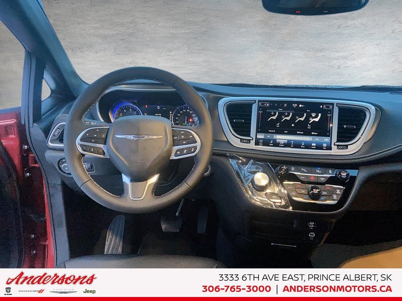 2026 Chrysler Pacifica SELECT AWD 3.6L Pentastar V6 AWD / 100th Anniversary Edition / Uconnect Theater Family Group II