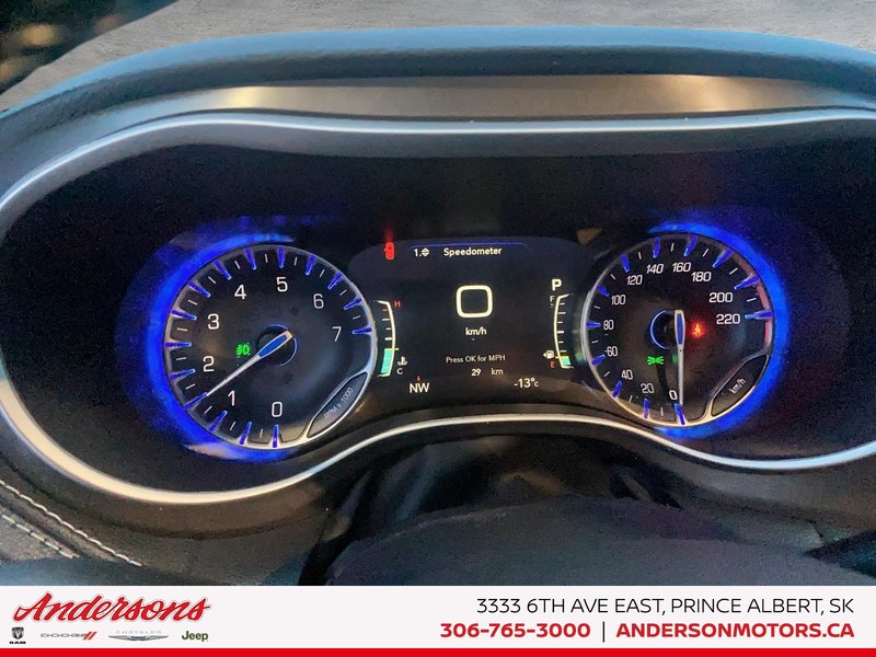 2026 Chrysler Pacifica SELECT AWD 3.6L Pentastar V6 AWD / 100th Anniversary Edition / Uconnect Theater Family Group II