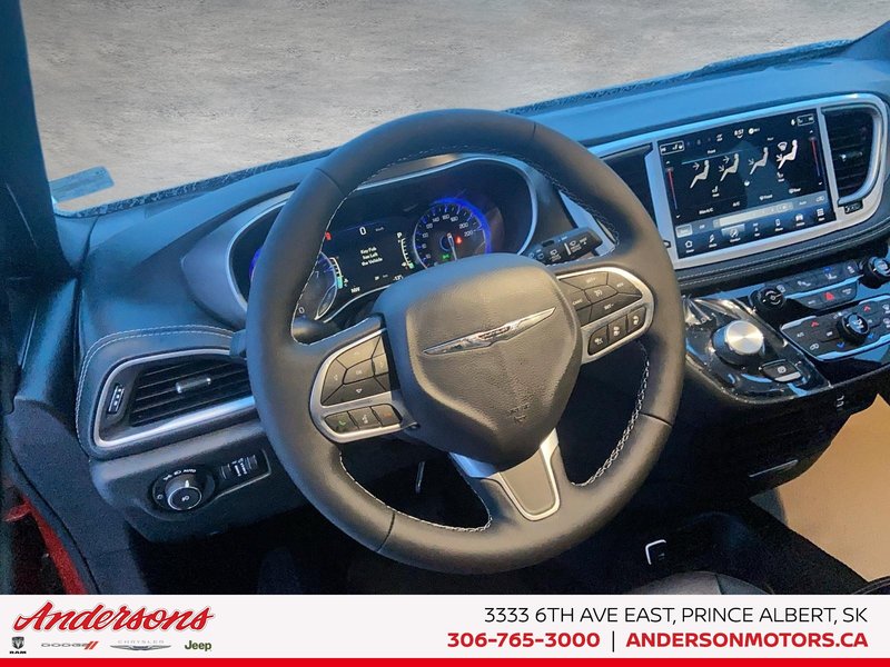 2026 Chrysler Pacifica SELECT AWD 3.6L Pentastar V6 AWD / 100th Anniversary Edition / Uconnect Theater Family Group II