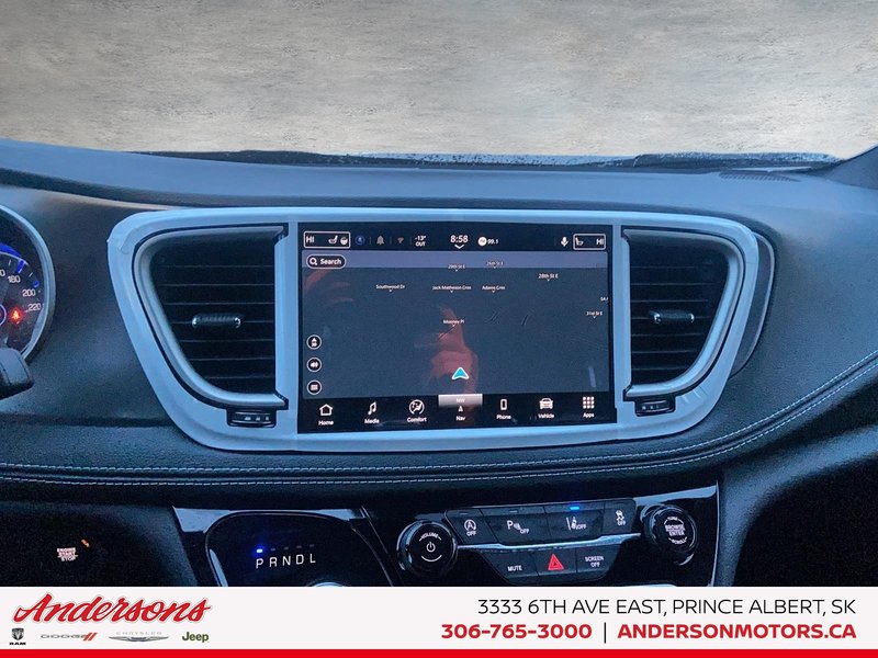 2026 Chrysler Pacifica SELECT AWD 3.6L Pentastar V6 AWD / 100th Anniversary Edition / Uconnect Theater Family Group II