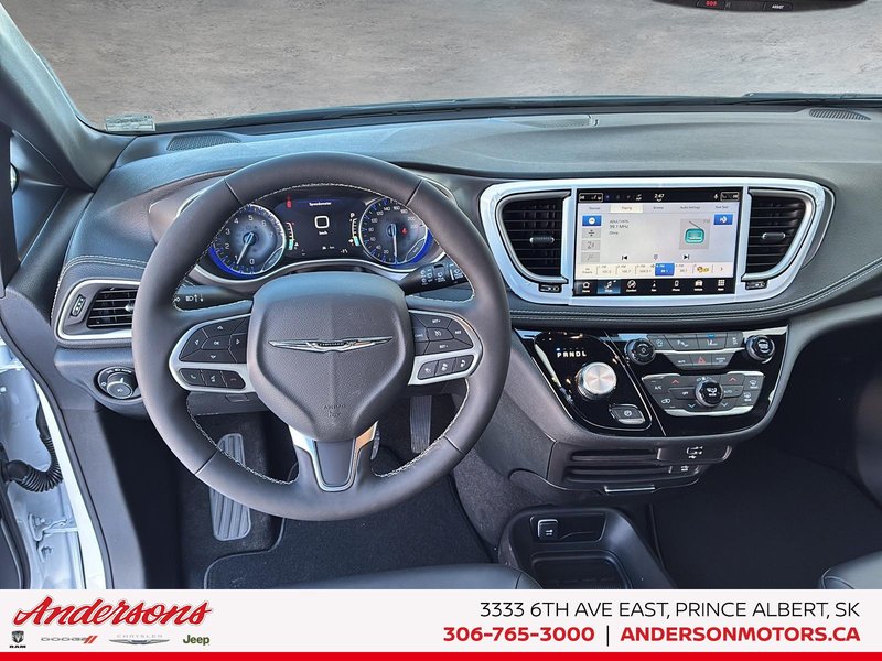 2026 Chrysler Pacifica SELECT AWD 3.6L Pentastar V6 AWD / 100th Anniversary Edition / Uconnect Theater Family Group II