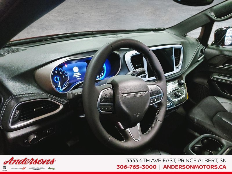 2027 Chrysler Pacifica SELECT AWD 3.6L V6 / Stow 'n Go / 360 Camera / ParkSense Assist