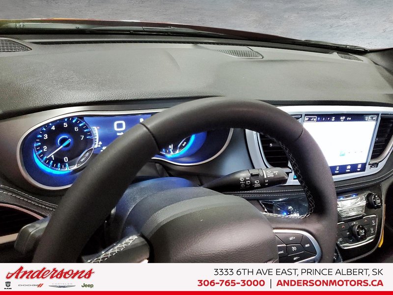 2027 Chrysler Pacifica SELECT AWD 3.6L V6 / Stow 'n Go / 360 Camera / ParkSense Assist