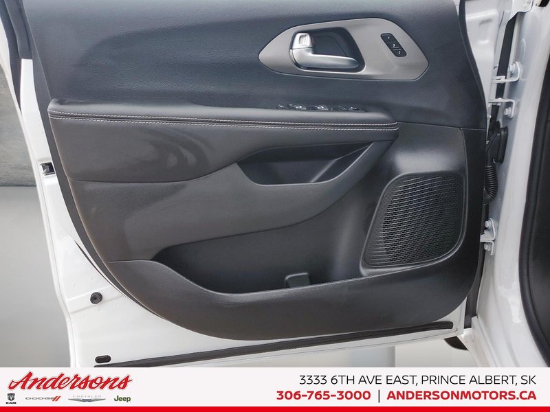 2027 Chrysler Pacifica SELECT AWD Parksense / Rear HVAC / Heated Seats