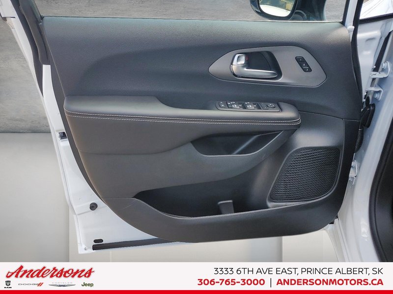 2027 Chrysler Pacifica Select Parksense / Rear HVAC / Heated Seats