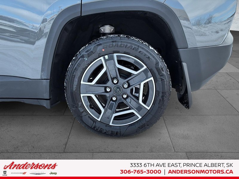 2026 Jeep Cherokee LAREDO Hybrid / Heated Seats & Steering Wheel / All-weather Floor Mats