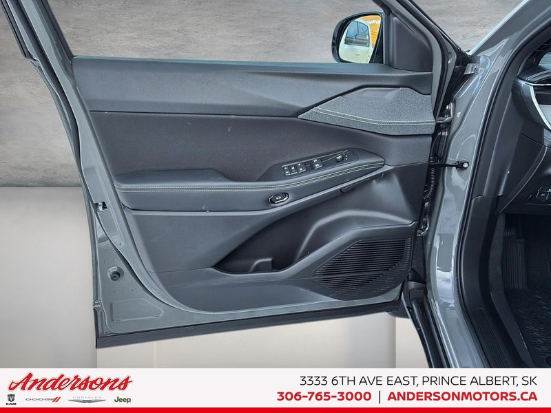 2026 Jeep Cherokee LAREDO Hybrid / Heated Seats & Steering Wheel / All-weather Floor Mats