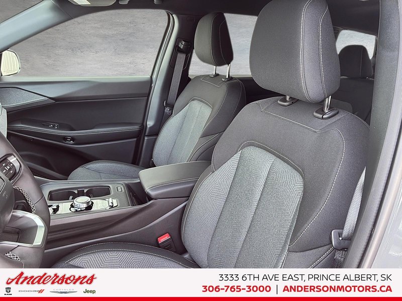 2026 Jeep Cherokee LAREDO Hybrid / Heated Seats & Steering Wheel / All-weather Floor Mats