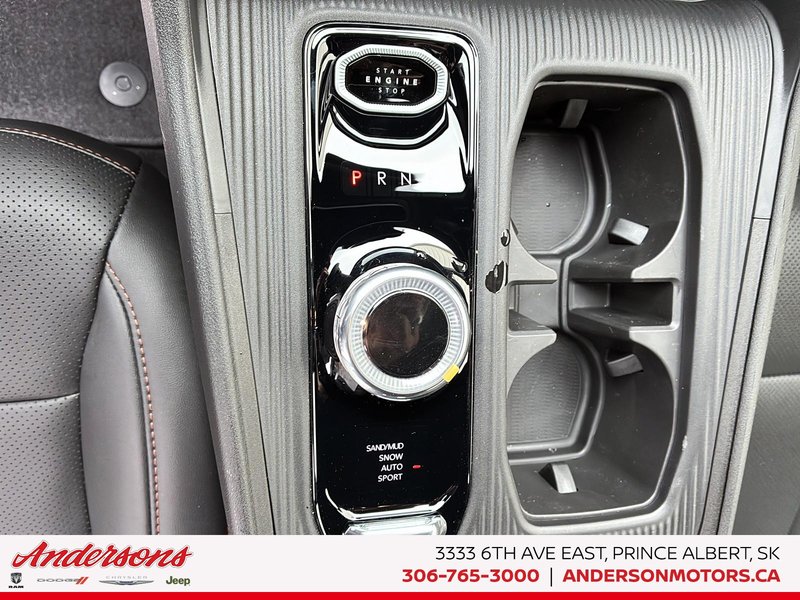 2026 Jeep Cherokee LIMITED Hybrid / Uconnect 5 with 12.3–inch display