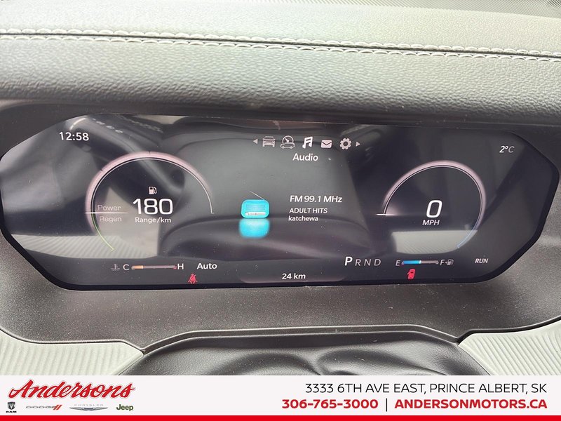 2026 Jeep Cherokee LIMITED Hybrid / Uconnect 5 with 12.3–inch display