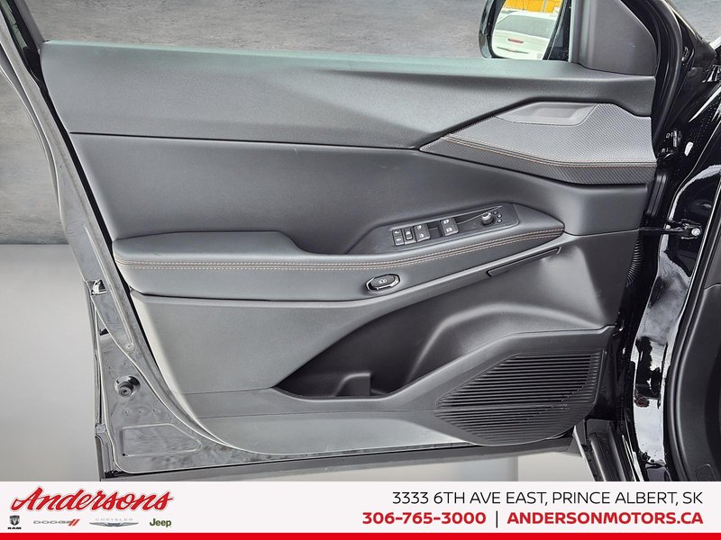 2026 Jeep Cherokee LIMITED Hybrid / Uconnect 5 with 12.3–inch display