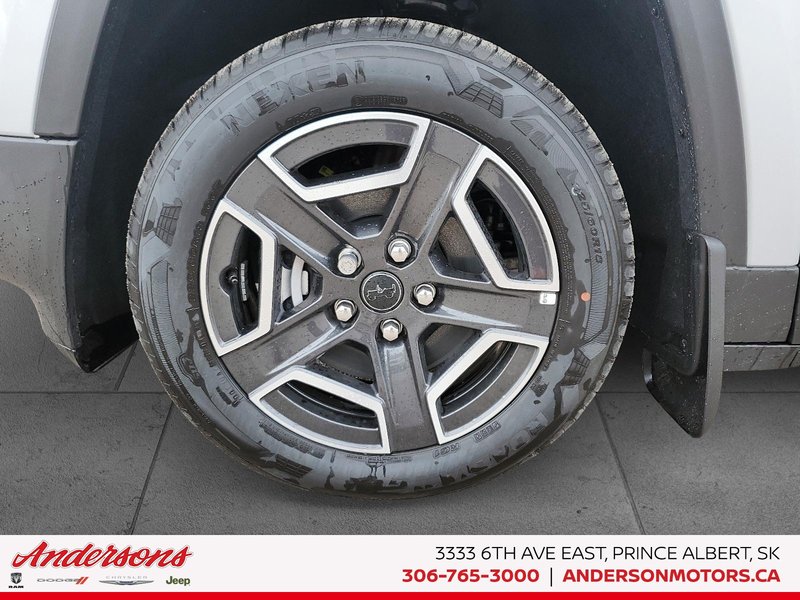 2026 Jeep Cherokee LAREDO Turbo Hybrid / Heated Seats & Wheel /  Up To 800km Range