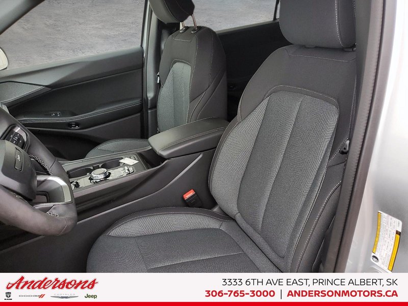 2026 Jeep Cherokee LAREDO Turbo Hybrid / Heated Seats & Wheel /  Up To 800km Range