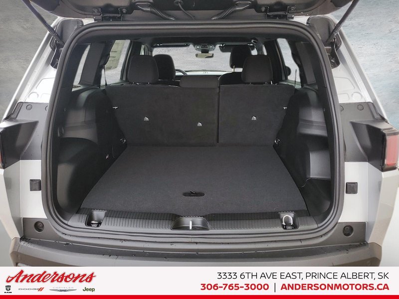 2026 Jeep Cherokee LAREDO Turbo Hybrid / Heated Seats & Wheel /  Up To 800km Range