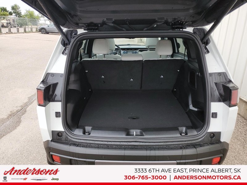 2026 Jeep Cherokee OVERLAND Hyrbid / Full Safety Suite / Class III Hitch Receiver