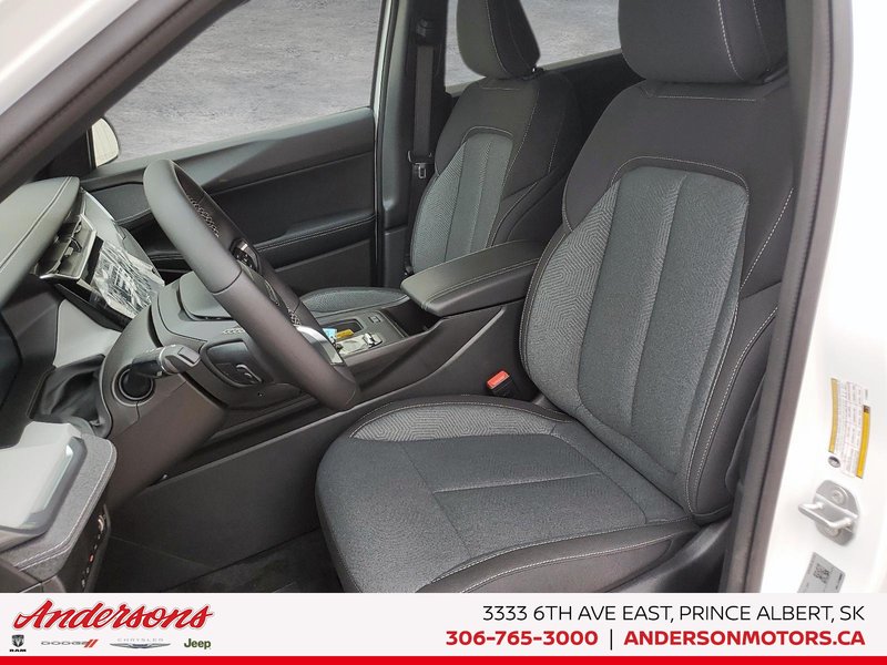 2026 Jeep Cherokee Laredo Hybrid / SelecTerrain / ParkSense