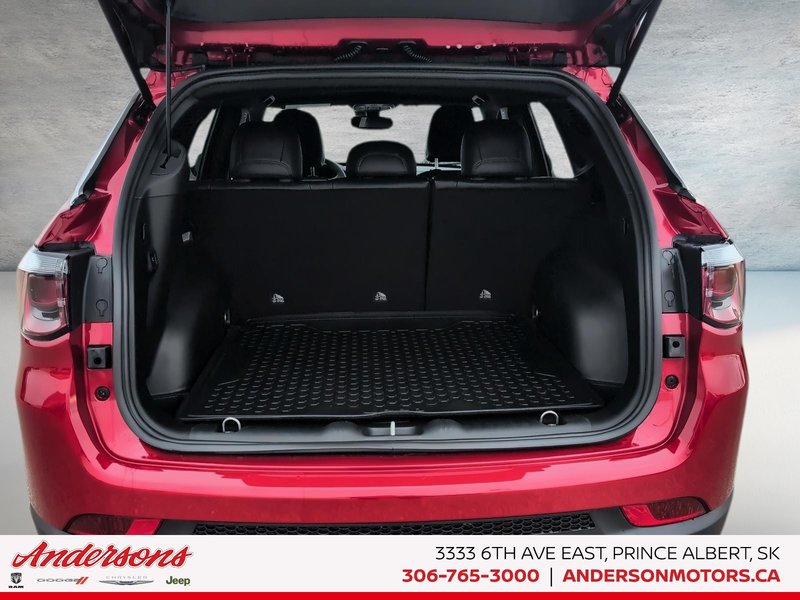 2026 Jeep Compass NORTH Convenience Group / 10.1