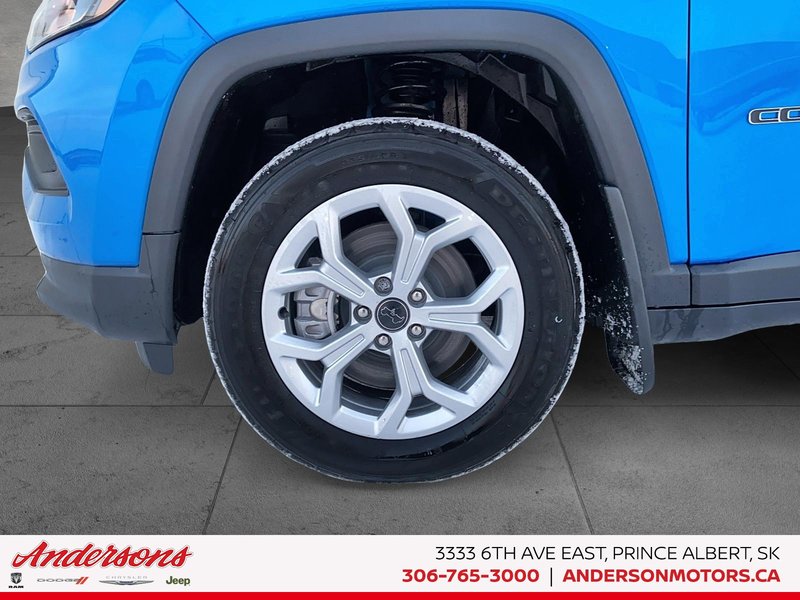 2026 Jeep Compass NORTH Heated Seats & Wheel / 10.1-Inch Uconnect NAV