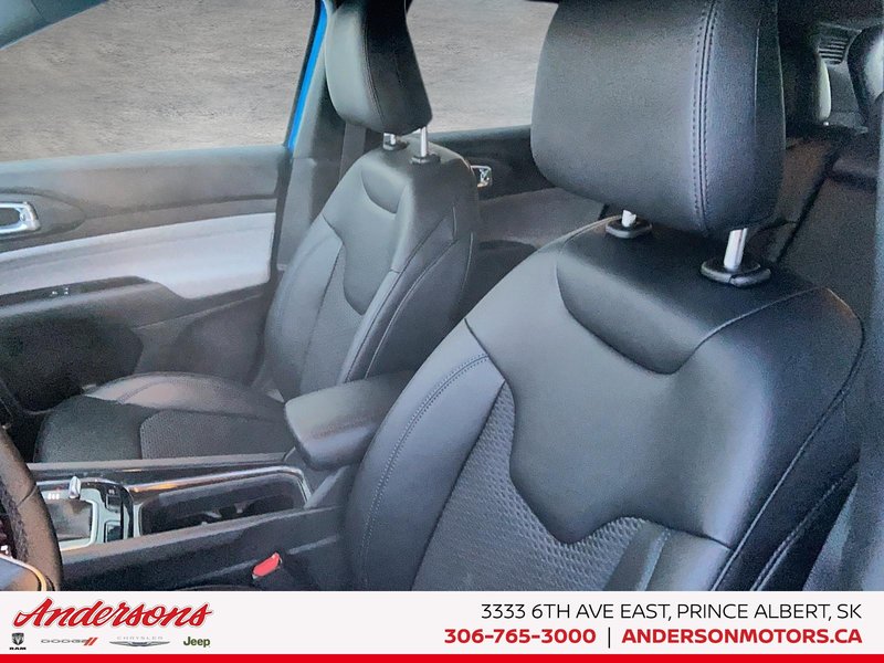 2026 Jeep Compass NORTH Heated Seats & Wheel / 10.1-Inch Uconnect NAV