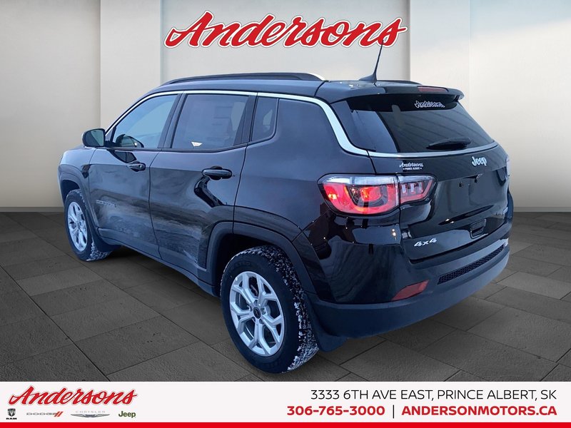 2026 Jeep Compass NORTH Heated Seats & Wheel / 10.1-Inch Uconnect NAV