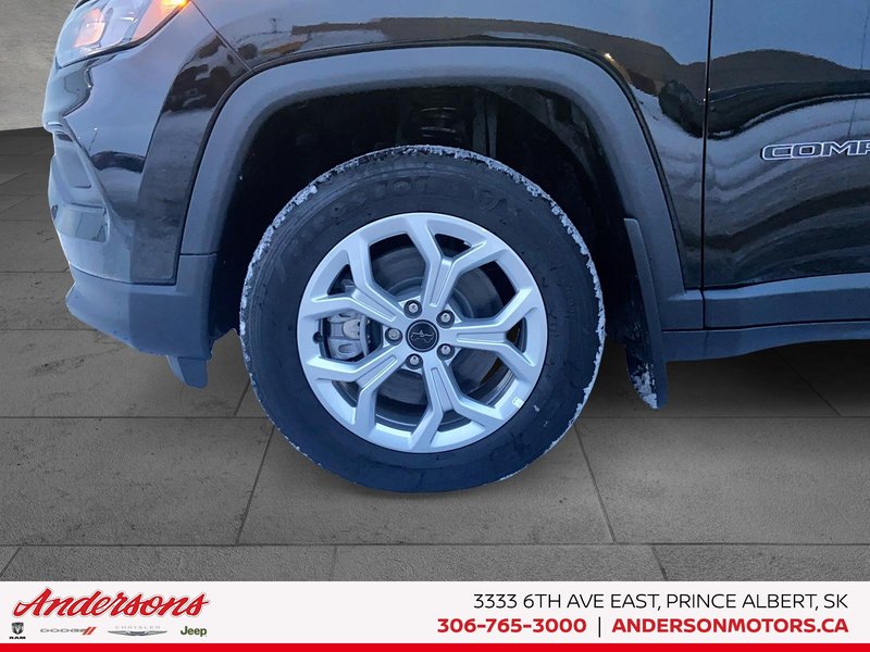 2026 Jeep Compass NORTH Heated Seats & Wheel / 10.1-Inch Uconnect NAV