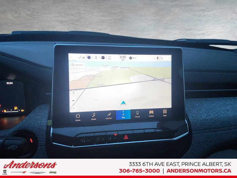 2026 Jeep Compass NORTH Heated Seats & Wheel / 10.1-Inch Uconnect NAV