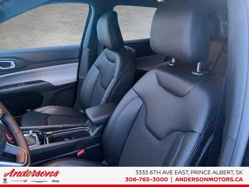 2026 Jeep Compass NORTH Heated Seats & Wheel / 10.1-Inch Uconnect NAV