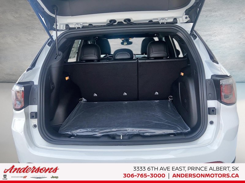 2026 Jeep Compass NORTH Altitude Special Edition / Dual-Pane Panoramic Sunroof / 10.1-Inch Uconnect NAV