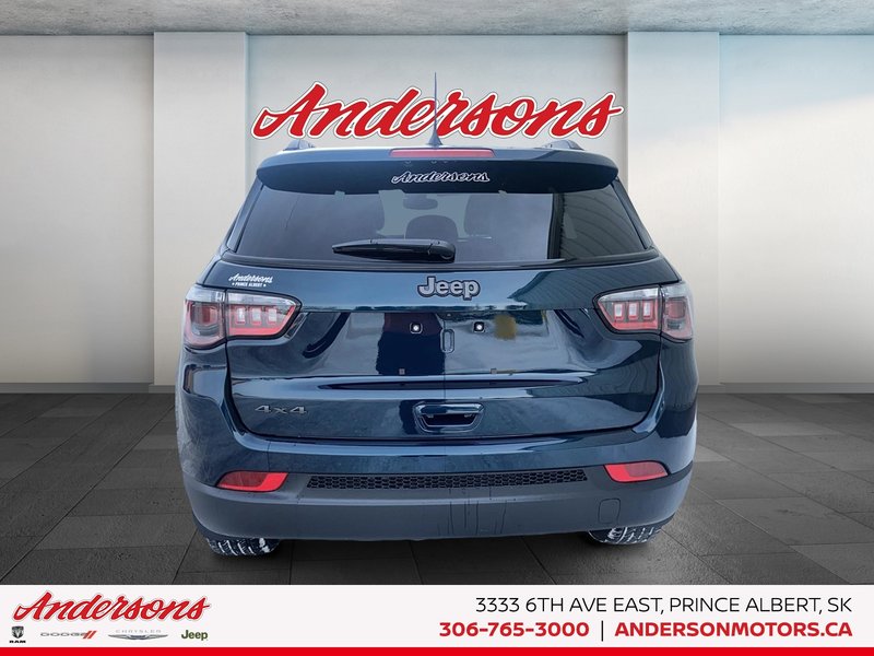 2026 Jeep Compass NORTH Altitude Special Edition / Dual-Pane Panoramic Sunroof / 10.1-Inch Uconnect NAV