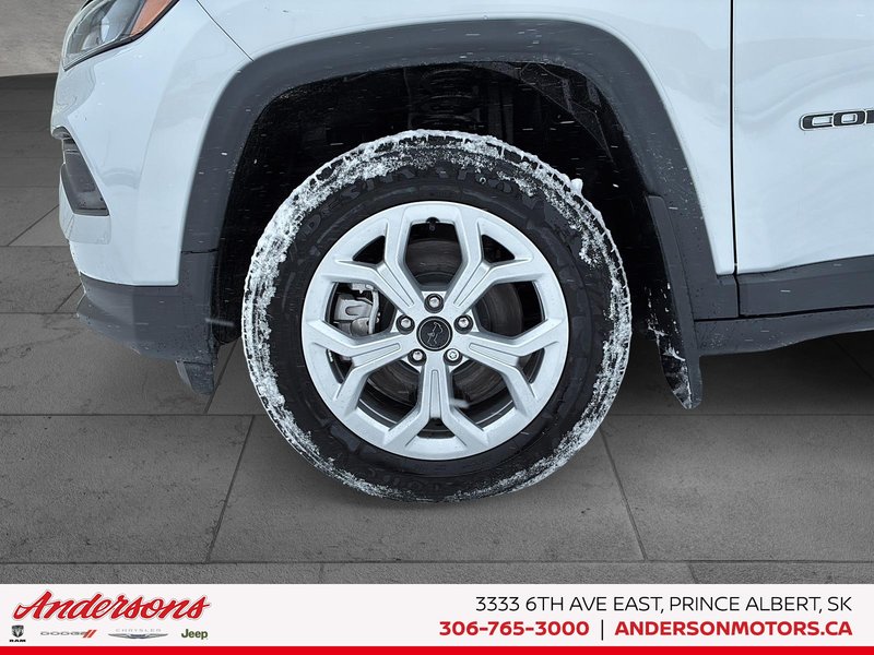 2026 Jeep Compass NORTH Heated Seats & Steering Wheel / Blind–Spot Monitoring