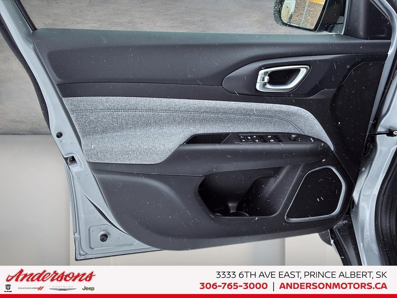 2026 Jeep Compass NORTH Heated Seats & Steering Wheel / Blind–Spot Monitoring