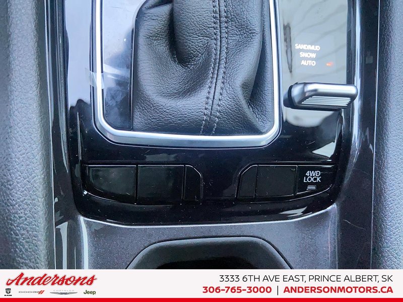 2026 Jeep Compass NORTH Heated Seats & Wheel / 10.1-Inch Uconnect NAV