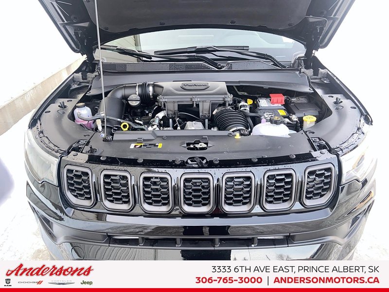2026 Jeep Compass NORTH Altitude Special Edition / 10.1-Inch Uconnect NAV