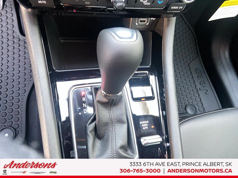 2026 Jeep Compass NORTH Altitude Special Edition / 10.1-Inch Uconnect NAV