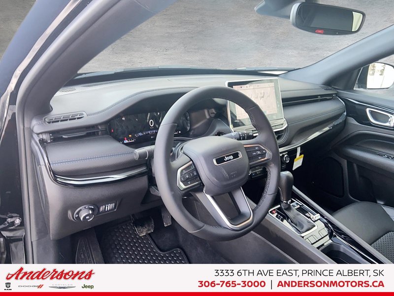 2026 Jeep Compass NORTH Altitude Special Edition / 10.1-Inch Uconnect NAV