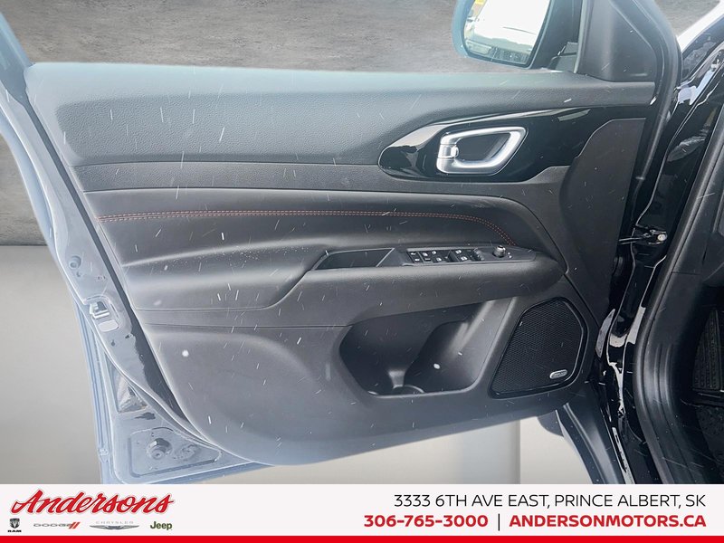 2026 Jeep Compass TRAILHAWK Panoramic Sunroof / Alpine Stereo