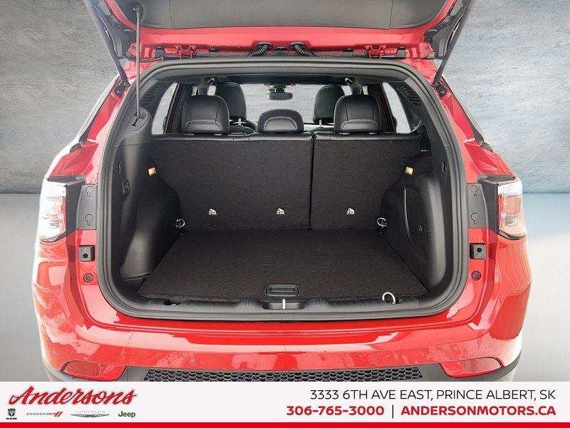 2026 Jeep Compass TRAILHAWK Panoramic Sunroof / Alpine Stereo / Trailer Tow Group