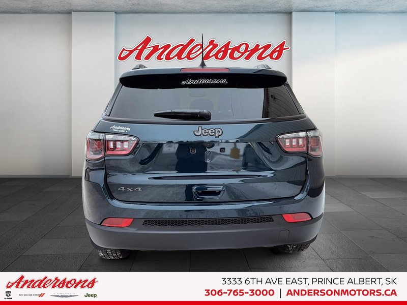 2026 Jeep Compass NORTH Altitude Special Edition / Dual-Pane Panoramic Sunroof / 10.1-Inch Uconnect NAV
