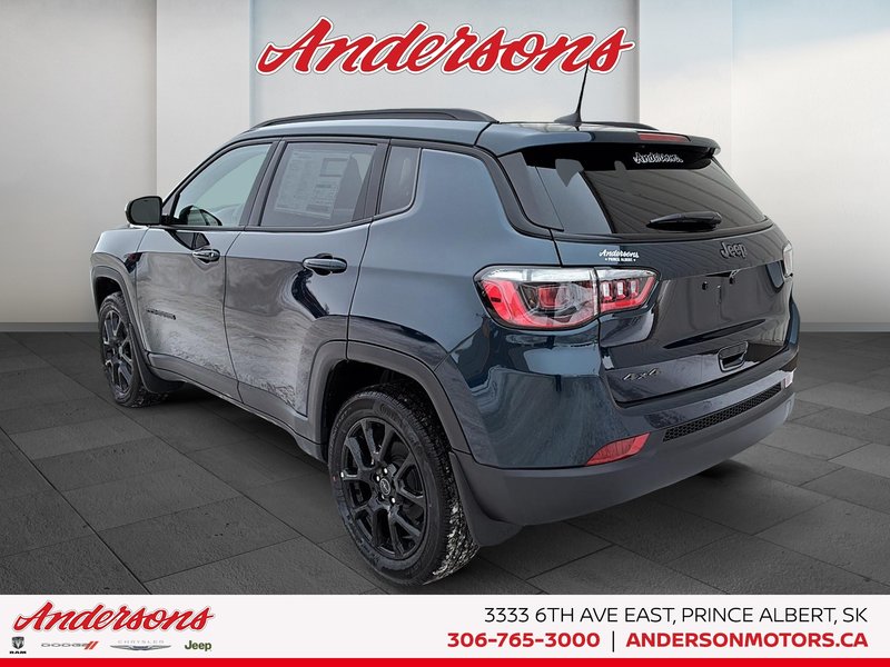 2026 Jeep Compass NORTH Altitude Special Edition / Dual-Pane Panoramic Sunroof / 10.1-Inch Uconnect NAV
