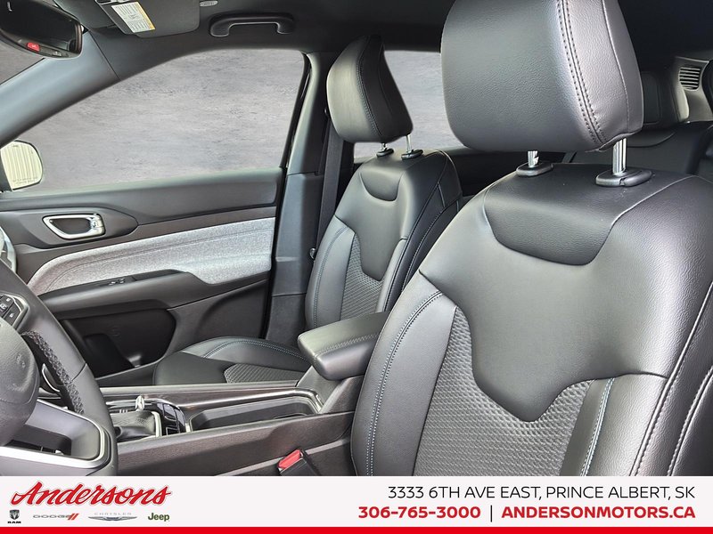 2026 Jeep Compass NORTH Heated Seats & Wheel / 10.1-Inch Uconnect NAV