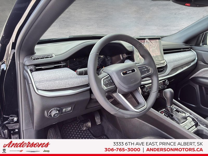 2026 Jeep Compass NORTH Heated Seats & Wheel / 10.1-Inch Uconnect NAV