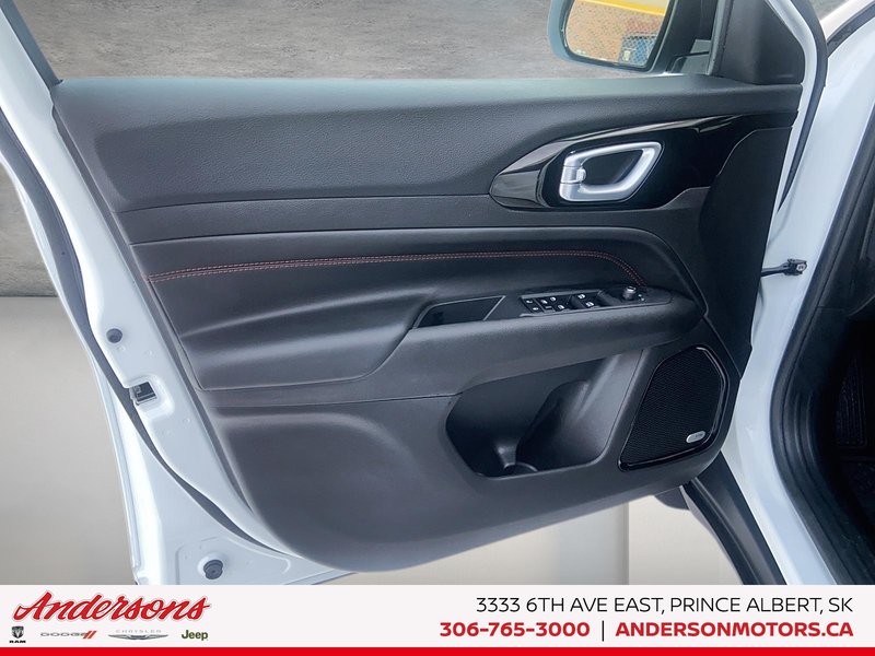 2026 Jeep Compass Trailhawk 2.0L Turbo / Class III Hitch  / Premium Alpine Audio